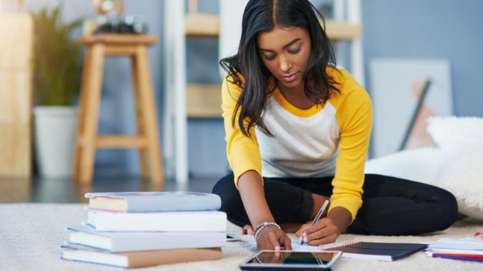 What Makes a Strong Thesis in a Synthesis Essay?